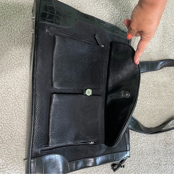 Coldwater Creek black bag is very roomy with several different compartments - Picture 3 of 8